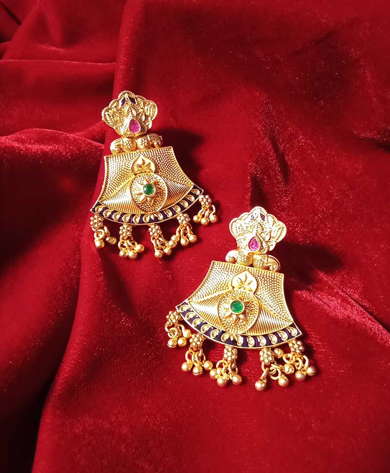 ANTIQUE GOLD EARRING